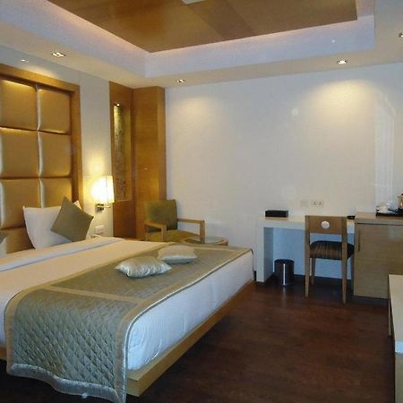 Almondz Hotel Νέο Δελχί Εξωτερικό φωτογραφία